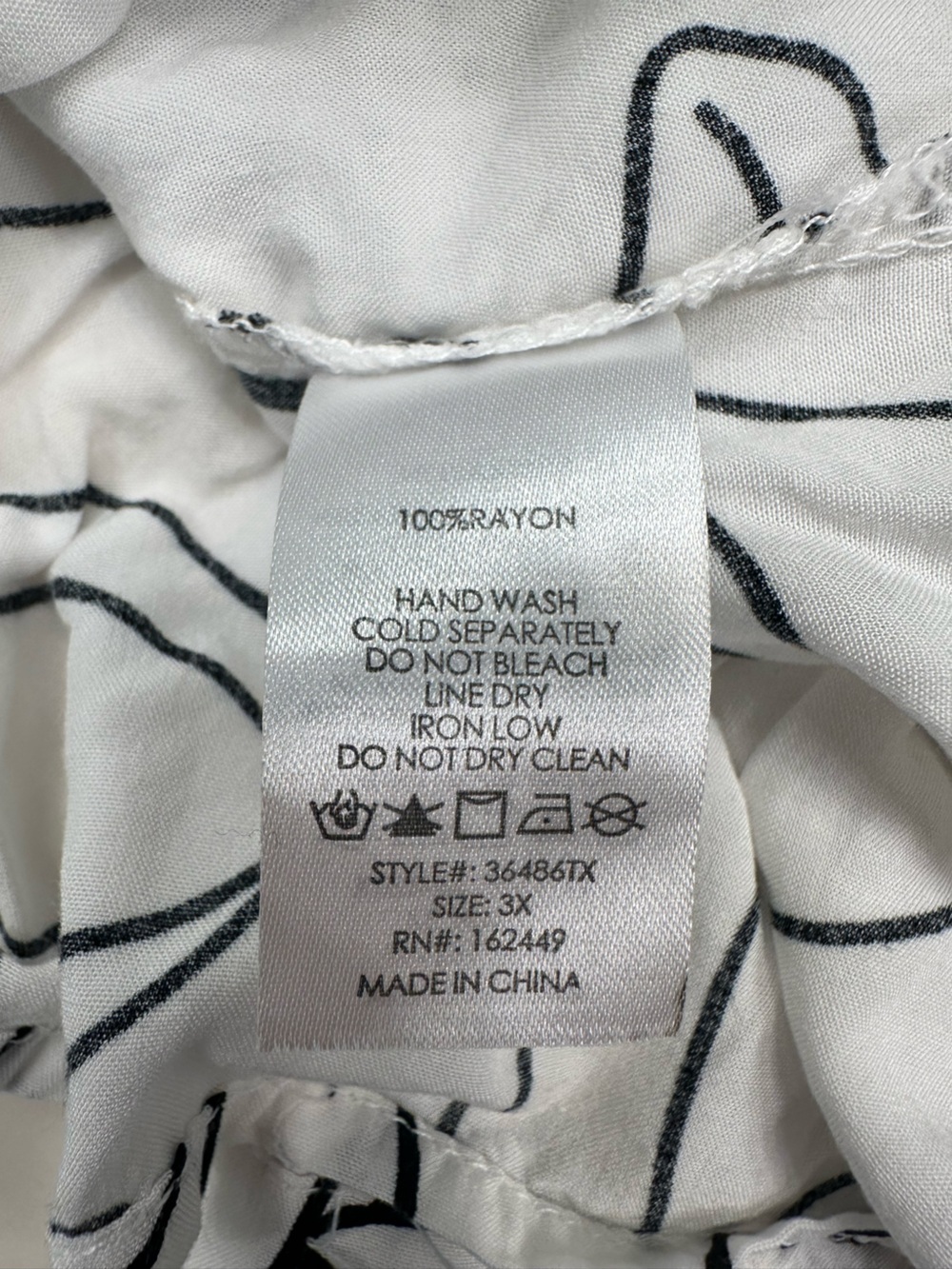 Milk & Honey white button-down blouse distinct black abstract face 3X - Picture 4 of 4
